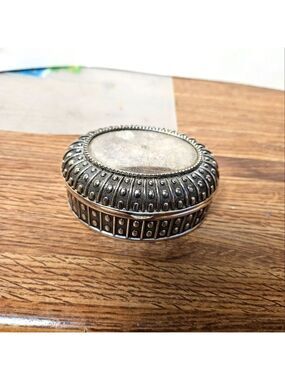 Vintage Elegance Silver Silver-plated Trinket Box